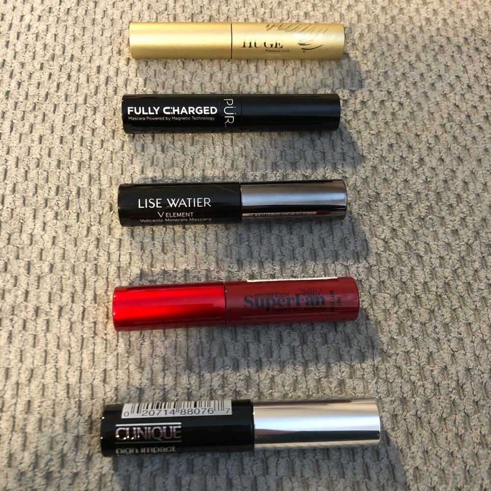 SOLD THROUGH DEPOP // Mascara
